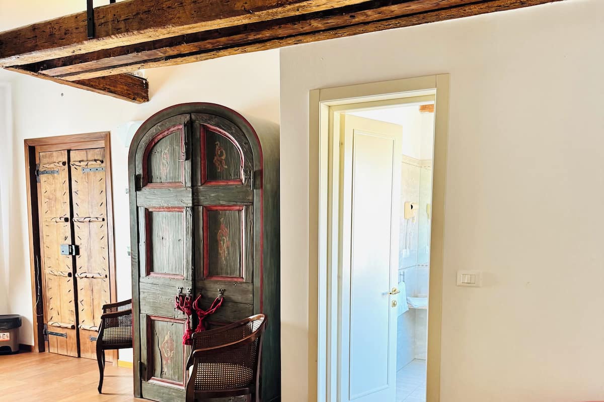 1 bedroom, premium bedding, down comforters, in-room safe