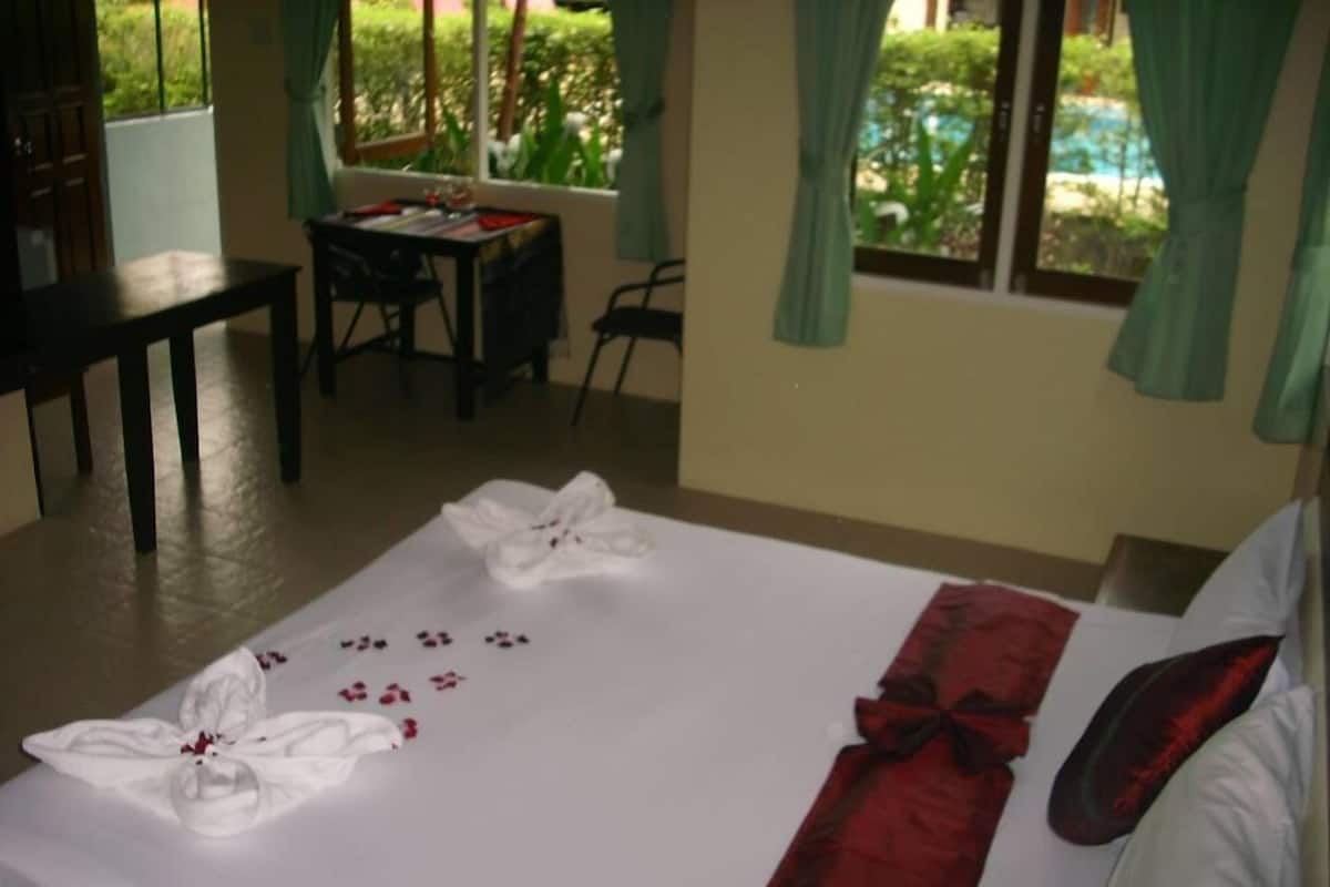 Deluxe Room | 1 bedroom, premium bedding, Select Comfort beds, in-room safe