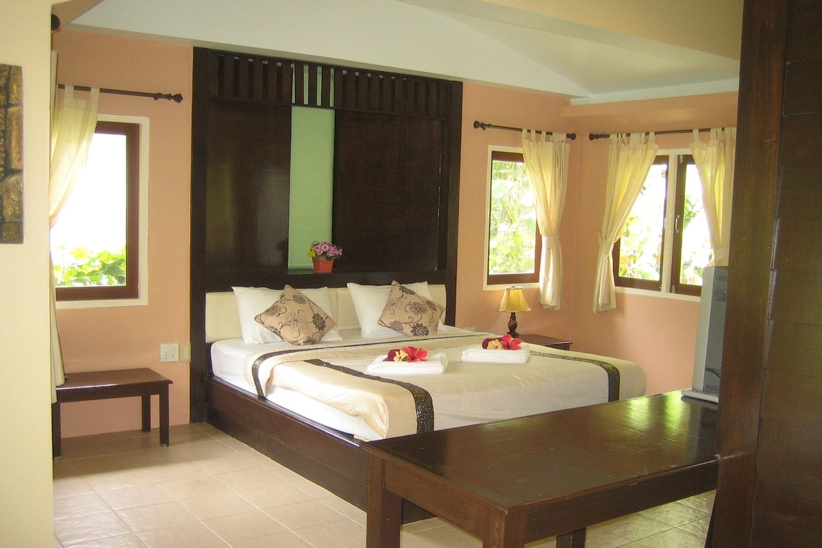 1 bedroom, premium bedding, Select Comfort beds, in-room safe