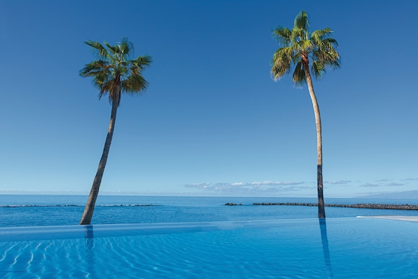 3 udendørs pools, parasoller