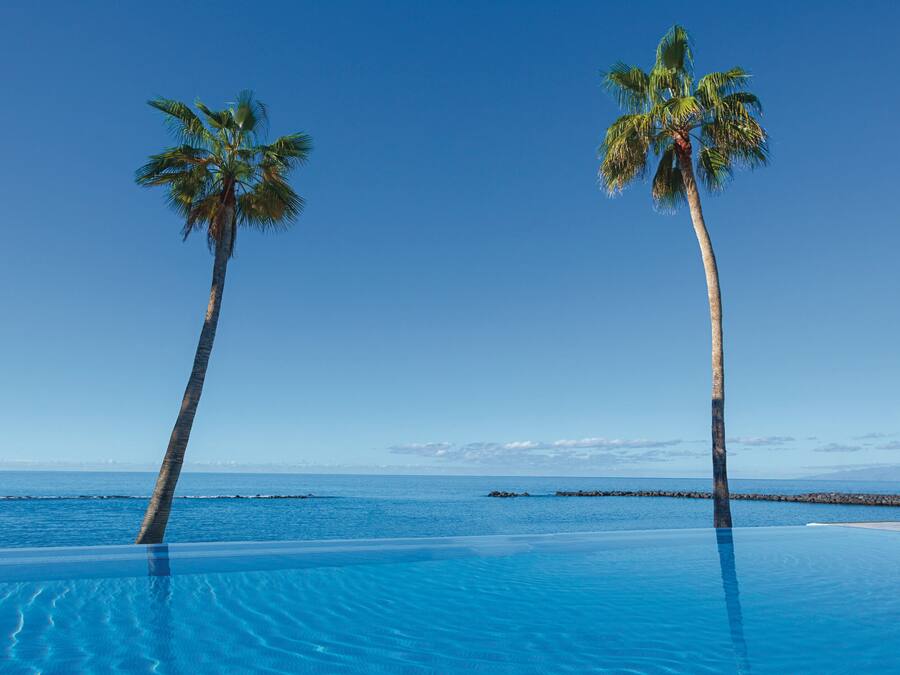 3 piscinas externas, guarda-sóis