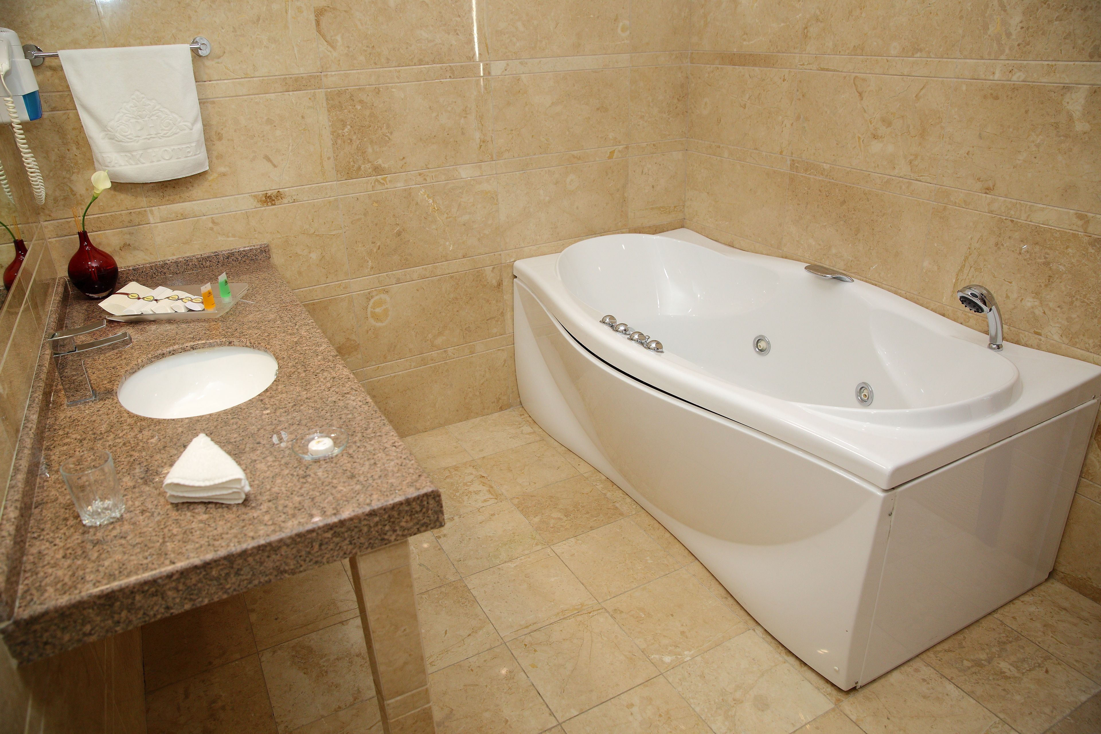 comfort apartment, 2 bedrooms | bathroom | hair dryer, bathrobes, slippers, towels