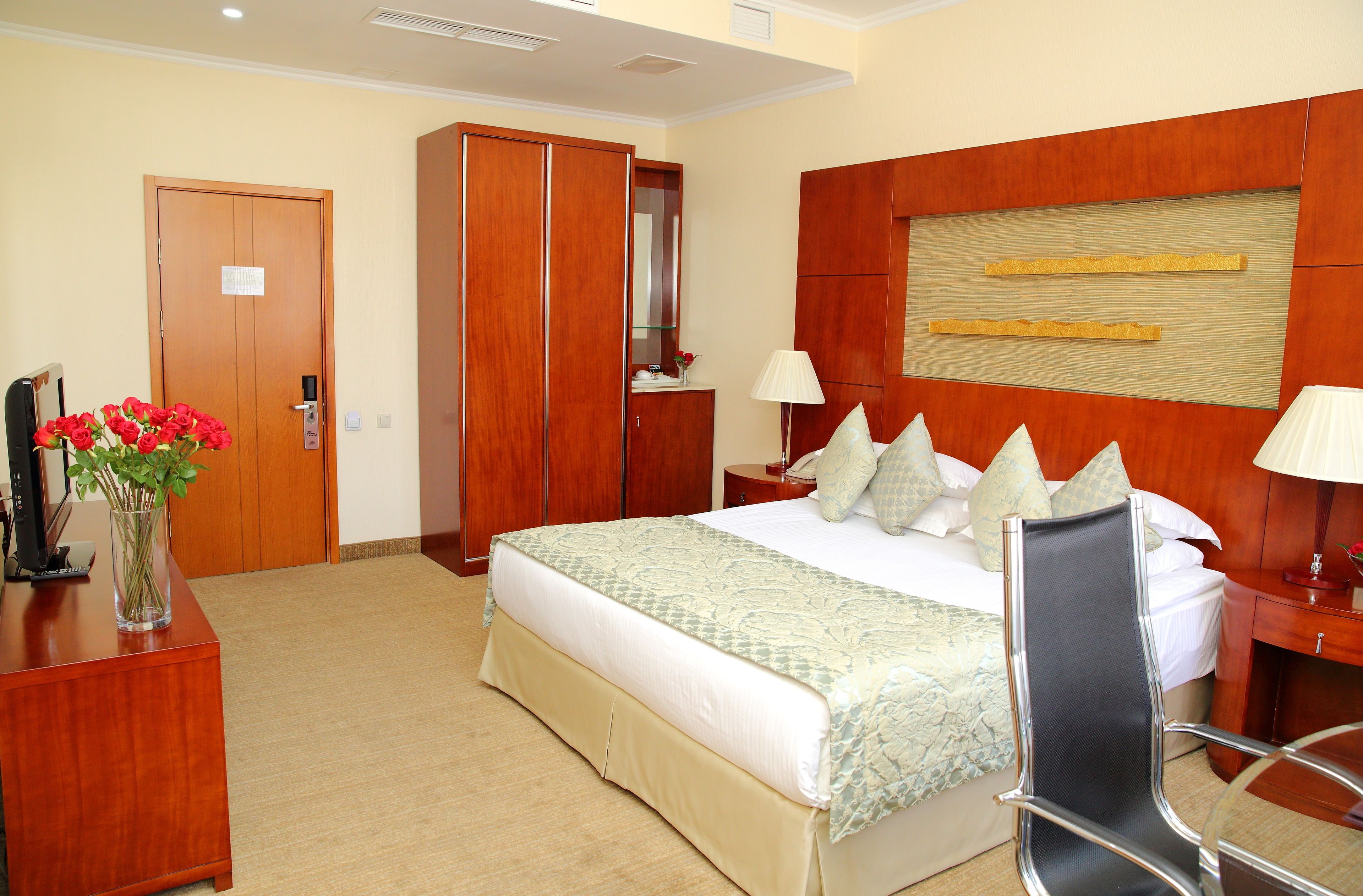 premium bedding, minibar, in-room safe, desk