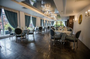 Lunch and dinner served, Eastern European cuisine