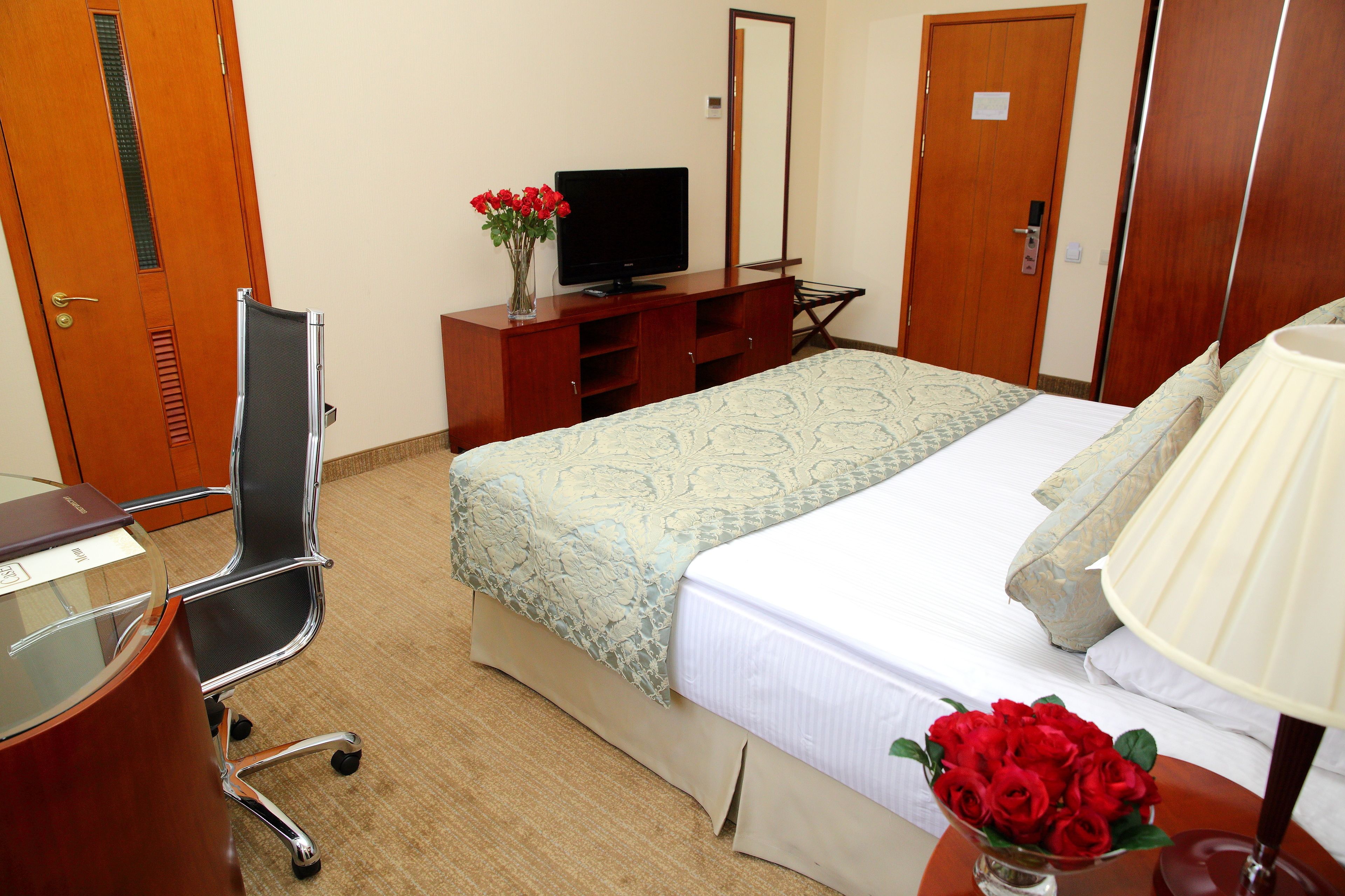 superior double room | premium bedding, minibar, in-room safe, desk