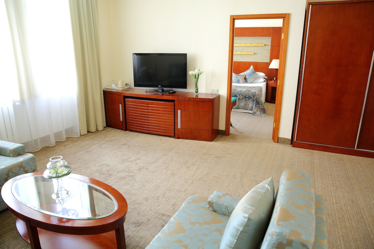 superior suite, 1 bedroom | living area | lcd tv