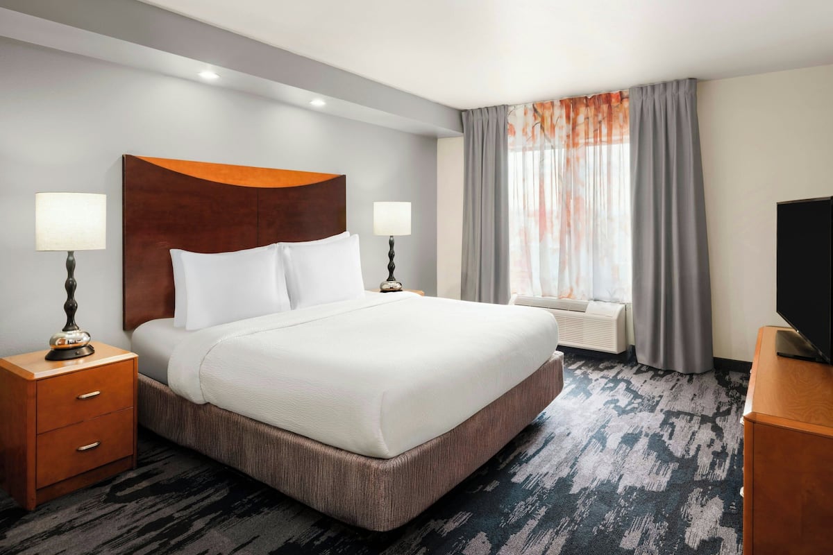 Bureau, fer et planche à repasser, lits bébé (gratuits), Wi-Fi gratuit