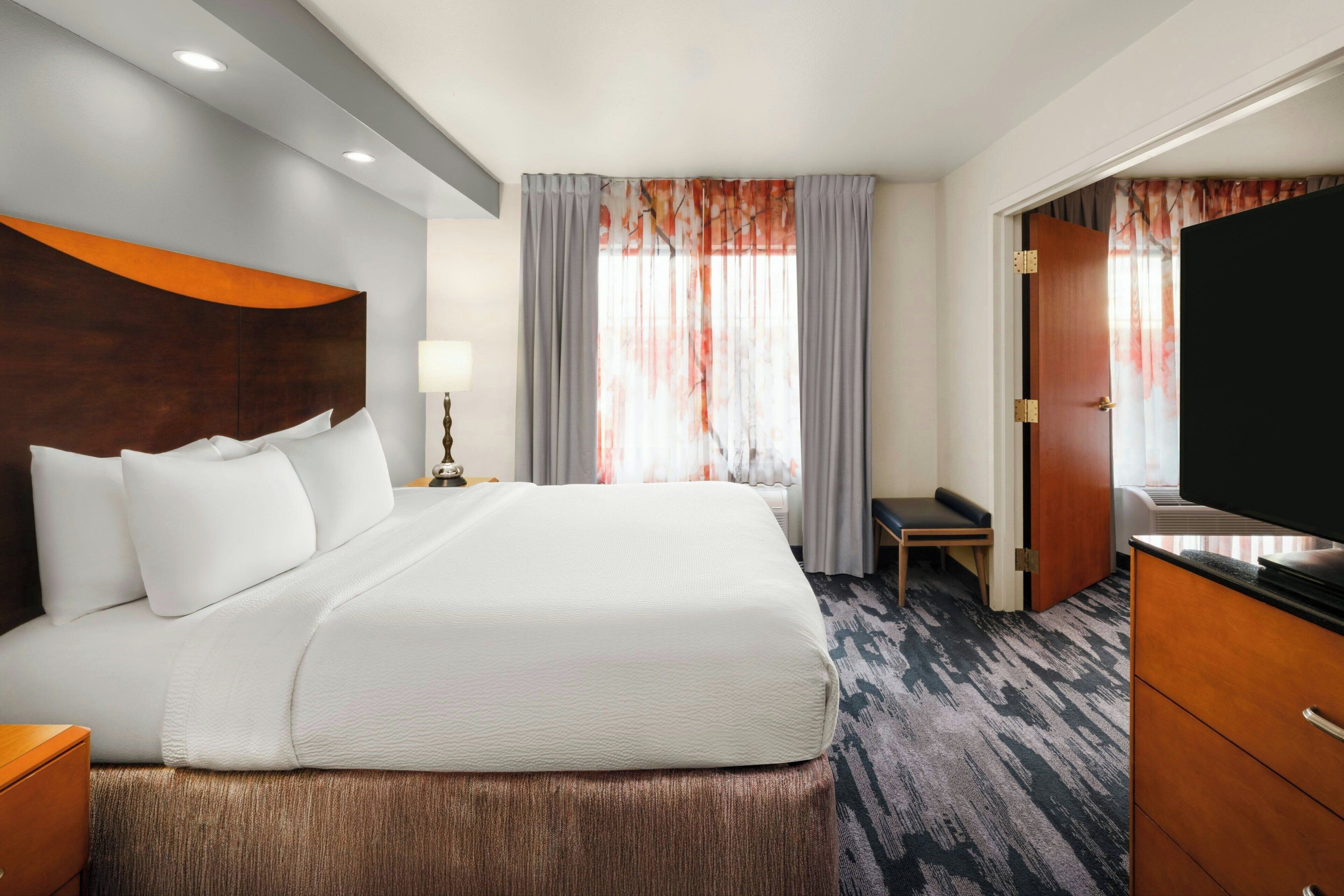 Suite, 1 Bedroom | Desk, iron/ironing board, free cribs/infant beds, free WiFi