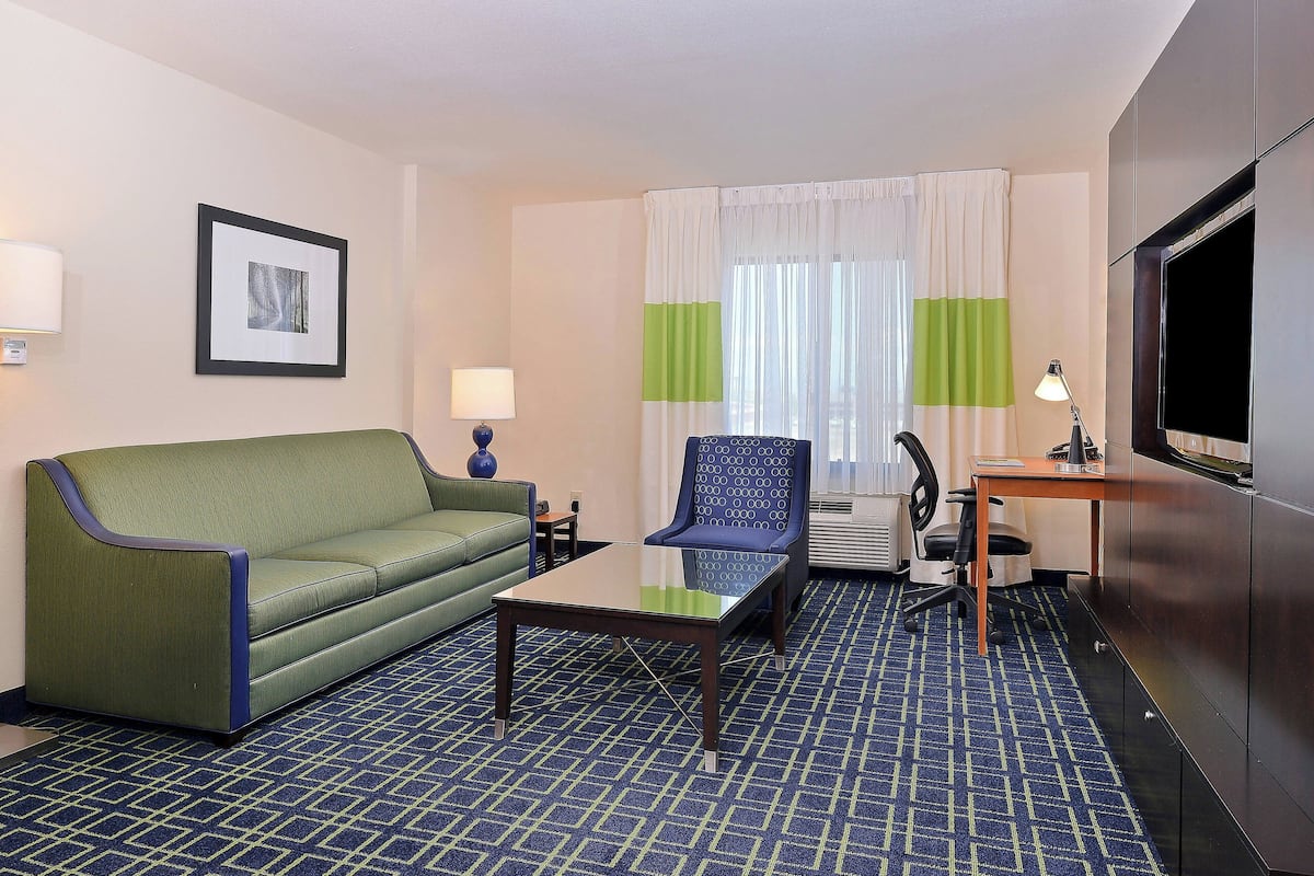 suite, 1 bedroom | living area | 32-inch lcd tv with satellite channels, tv