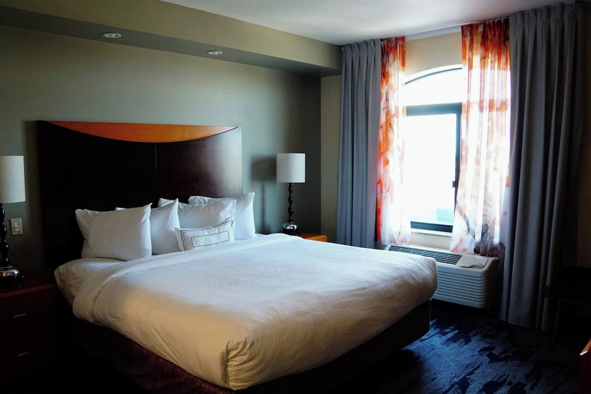 suite, 1 bedroom (mobility/hearing accessible, tub) | desk, iron/ironing board, free cots/infant beds, free wifi