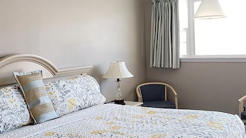 مكتب وواي فاي مجانًا وملاءات أسرّة