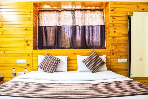 1 bedroom, memory foam beds, blackout drapes, rollaway beds