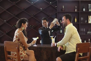 2 间酒吧/酒廊、2 间池畔酒吧