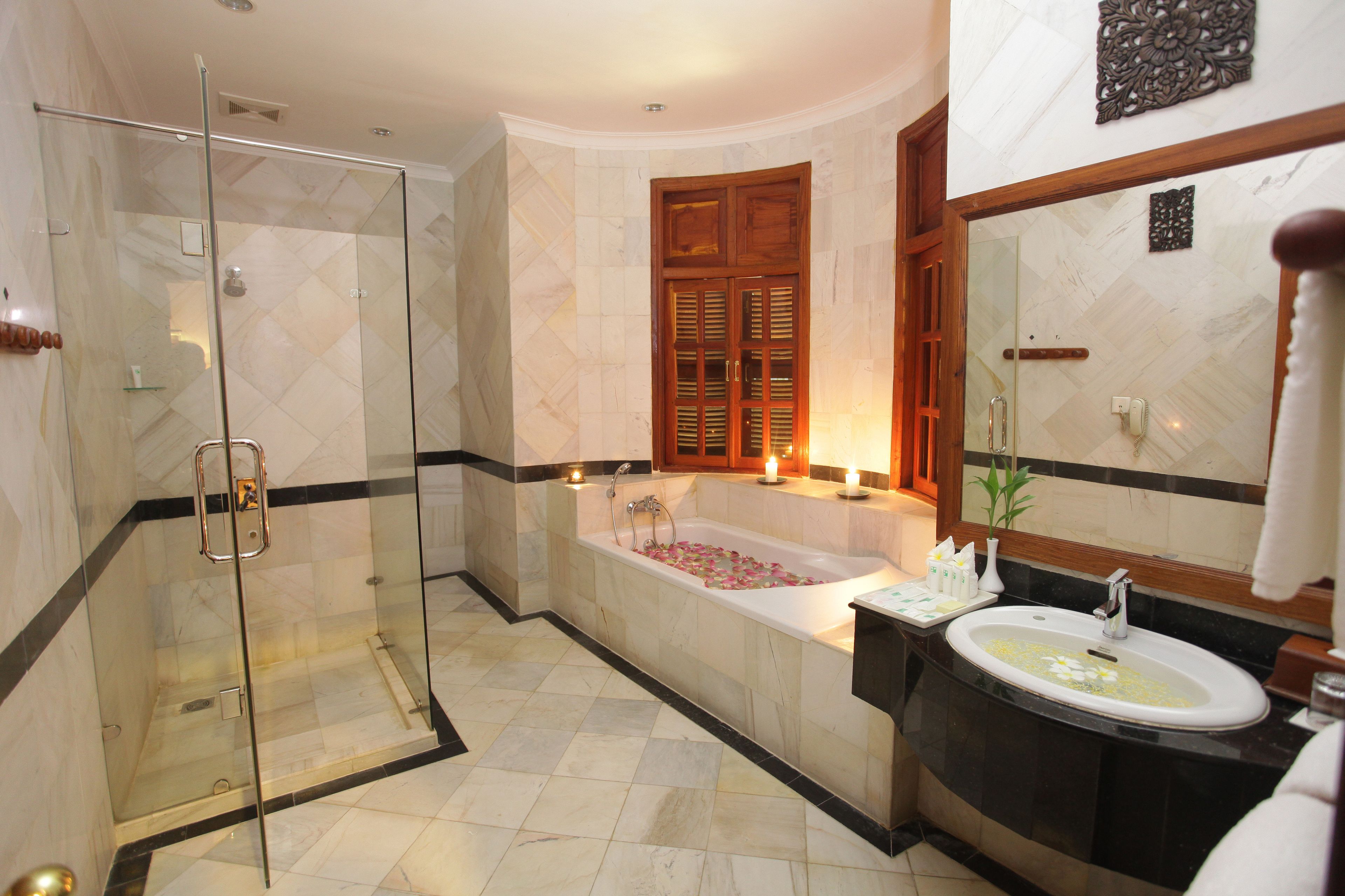 0b | bathroom | combined shower/bathtub, deep-soaking bathtub, designer toiletries