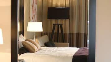 2 bedrooms, in-room safe, desk, iron/ironing board