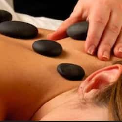 Trattamenti per il corpo, aromaterapia, massaggi con le pietre calde