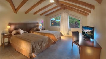 Minibar, coffres-forts dans les chambres, bureau, rideaux occultants