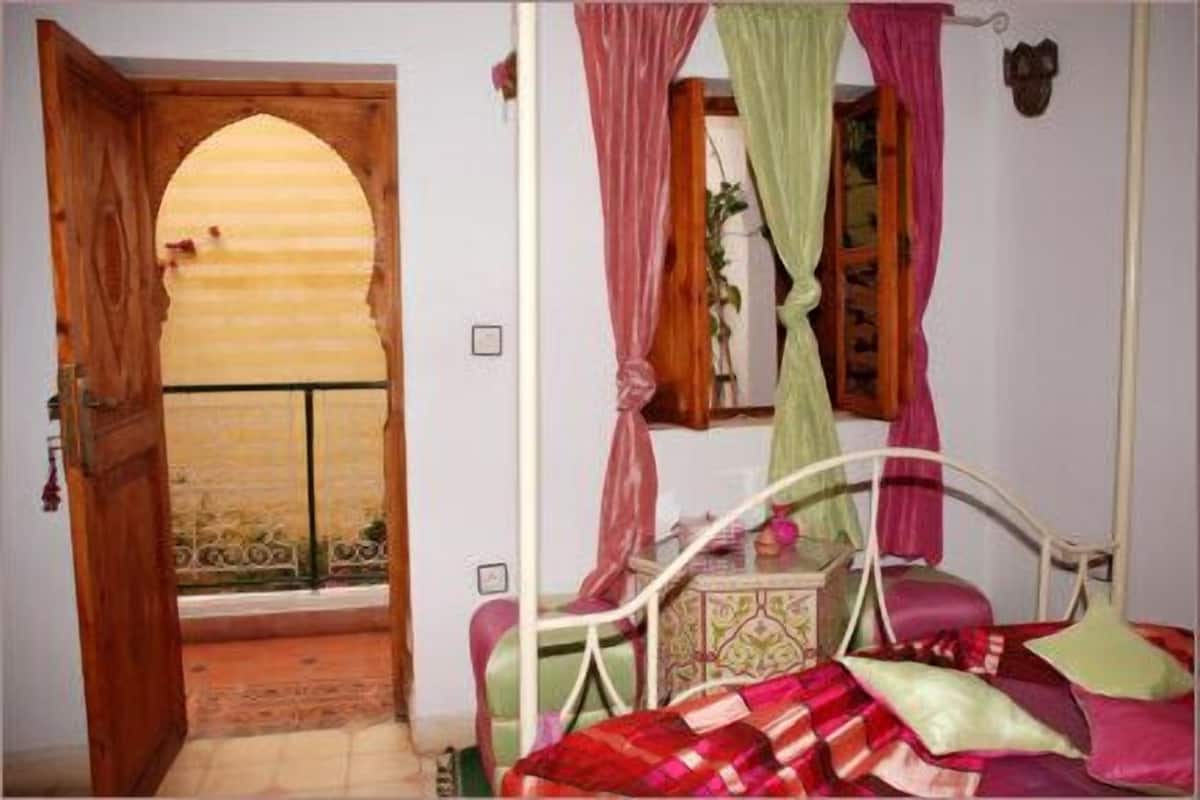 Chambre Double (Pétale de Rose) | Bureau, lits bébé (gratuits), Wi-Fi gratuit