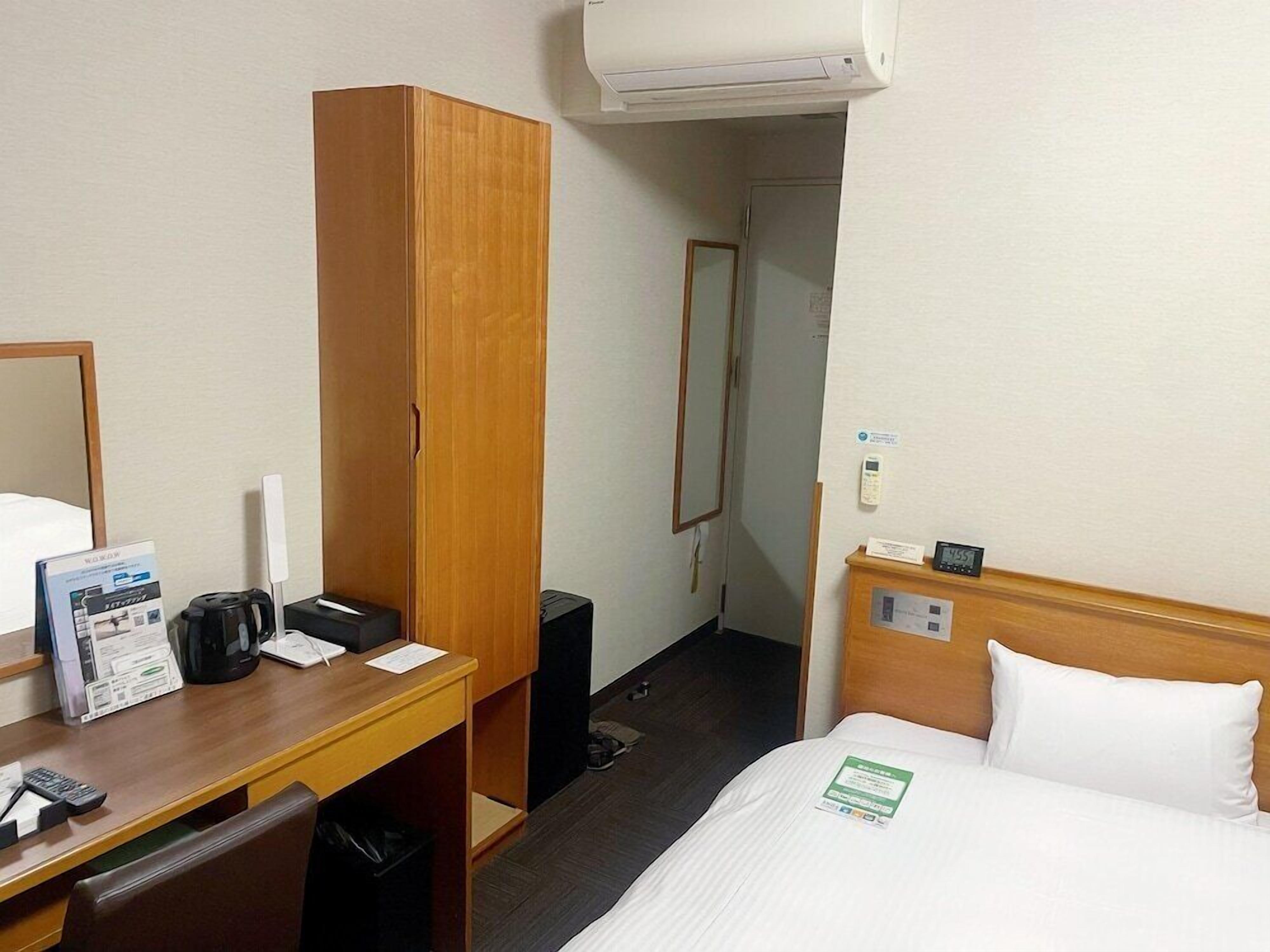 Desk, free WiFi, bed sheets