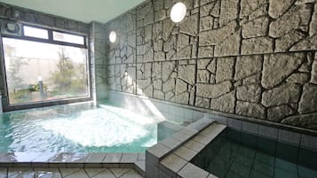 Indoor spa tub