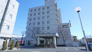 A multi-story hotel with a prominent sign on the top. - Hotel Route-Inn Shimada Yoshida Inter (Shimada)