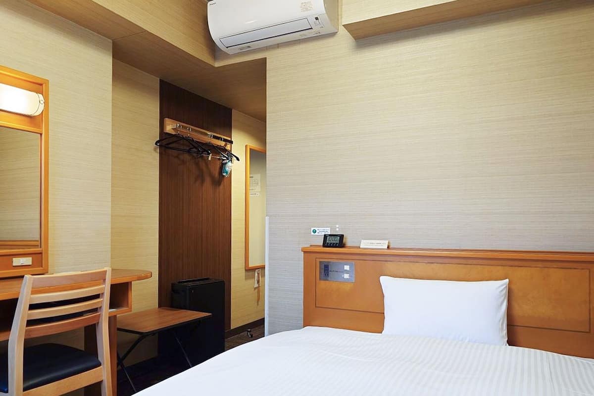 Single Room, Smoking (Annex) | Desk, free wired internet, bed sheets