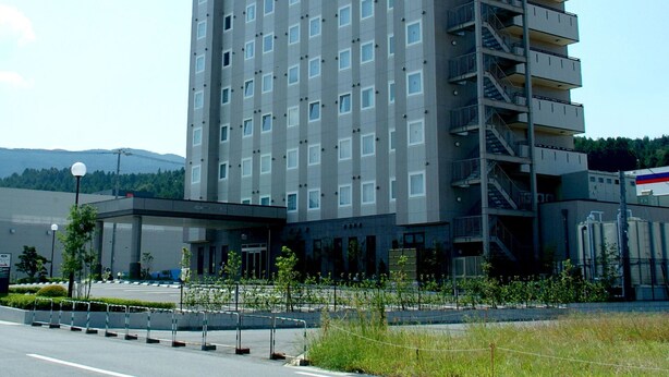 A multi-story hotel with a modern design, featuring a prominent entrance and a series of balconies. - Hotel Route - Inn Ena (Ena)