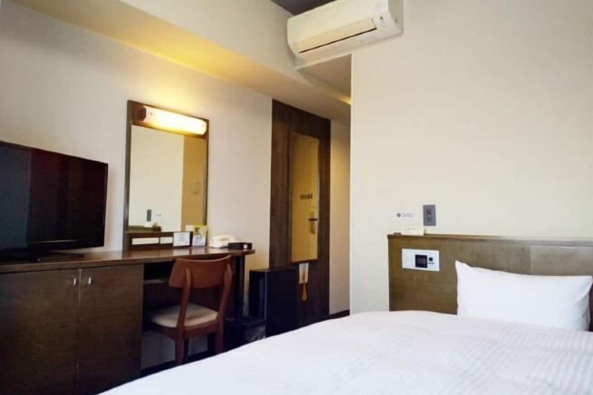 Escrivaninha, Wi-Fi de cortesia, roupa de cama