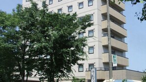 A multi-story hotel with a sign indicating it is a hotel. - Hotel Route-Inn Kakamigahara (Kakamigahara)