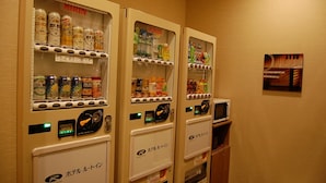 Vending machines with various beverages and snacks. - Hotel Route Inn Kani (Kani)