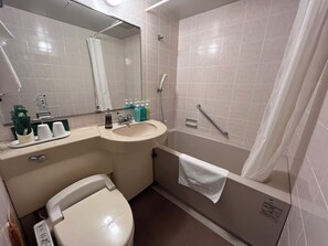 Combined shower/bathtub, hair dryer, slippers, towels - Hotel Route Inn Minokamo (Minokamo)