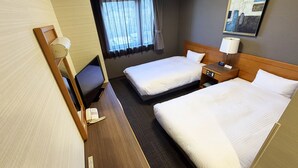 Desk, WiFi (free), bed sheets - Hotel Route-Inn Nakatsugawa Inter (Nakatsugawa)