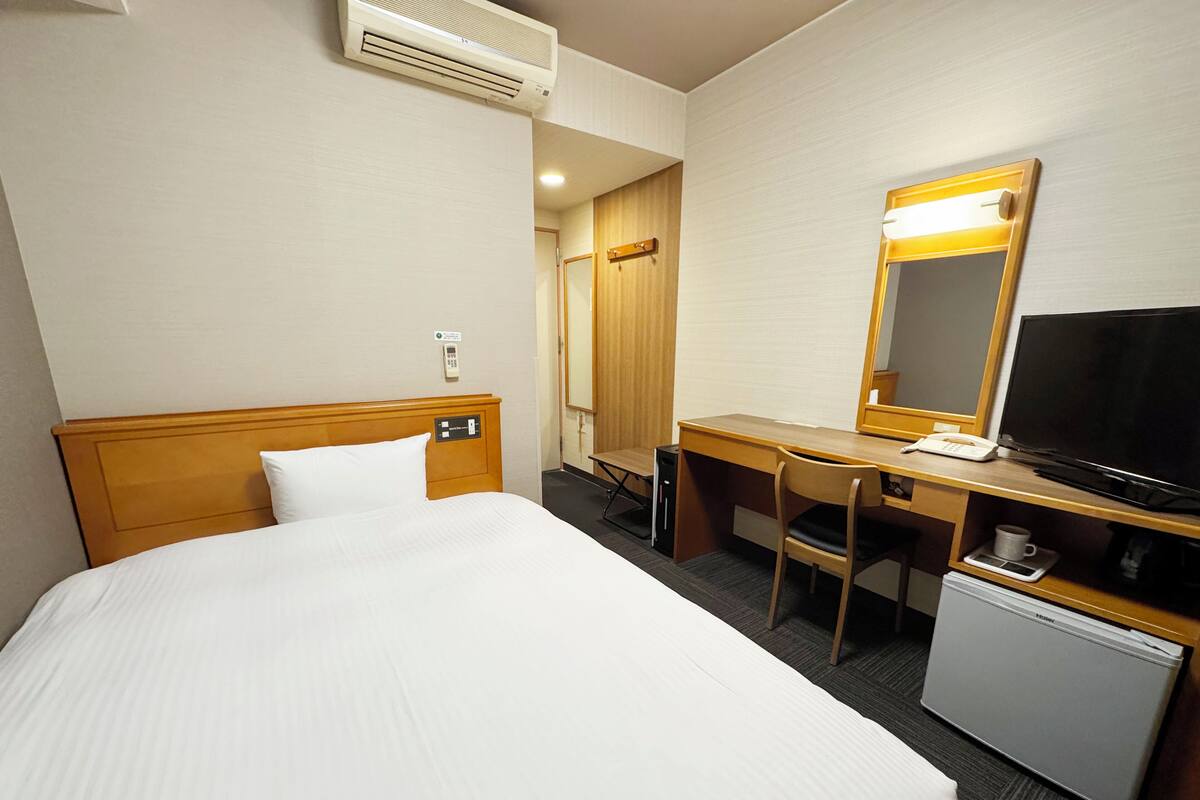 Desk, WiFi (free), bed sheets