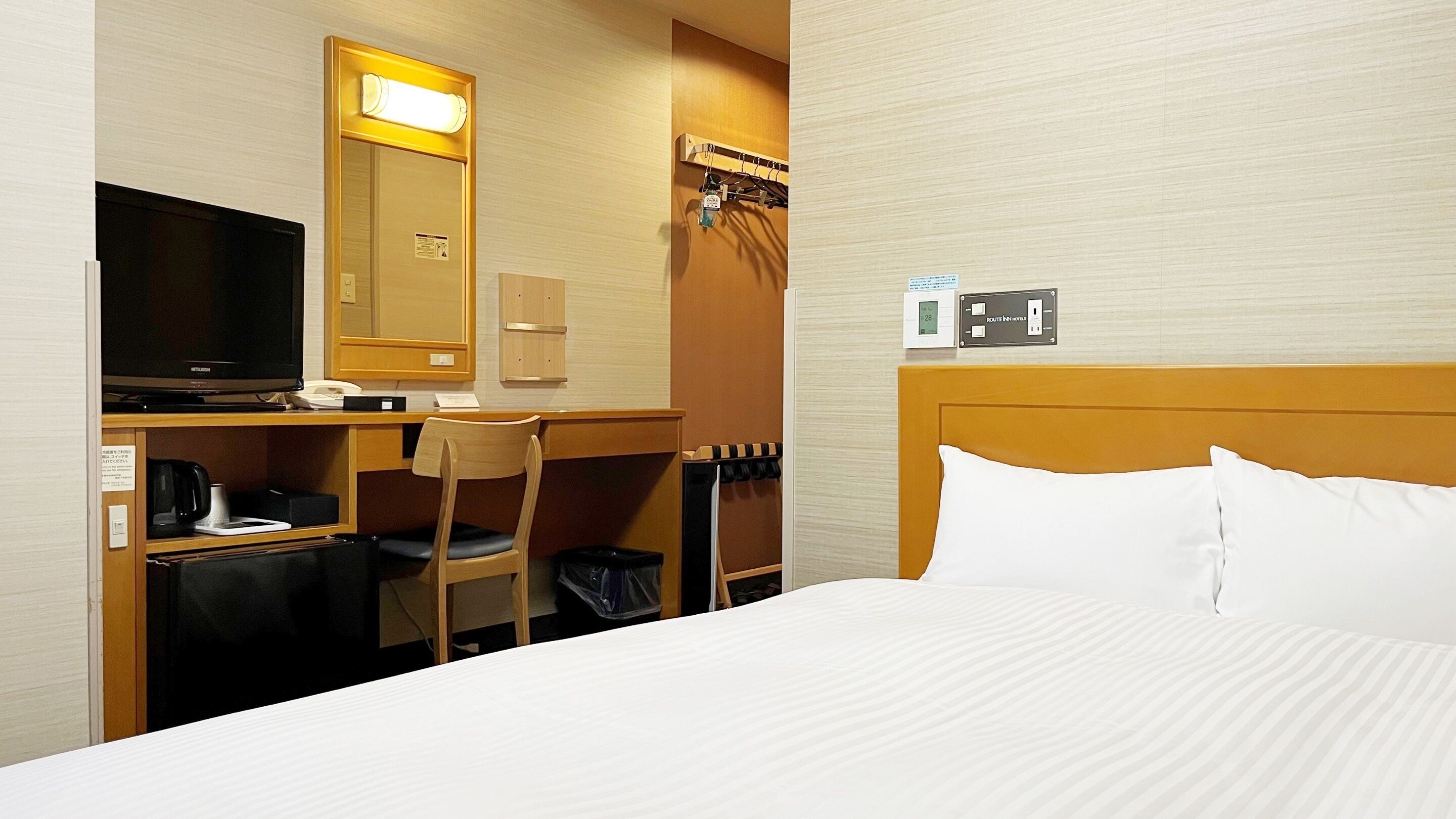 Desk, WiFi (free), bed sheets