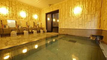 Bañera de hidromasaje cubierta