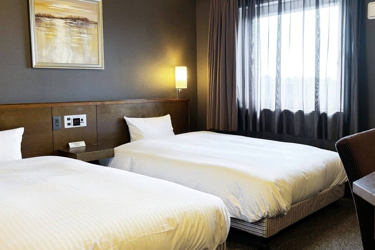 Desk, WiFi (free), bed sheets