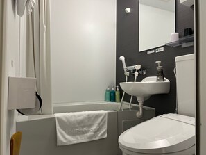 Combined shower/tub, free toiletries, hair dryer, slippers