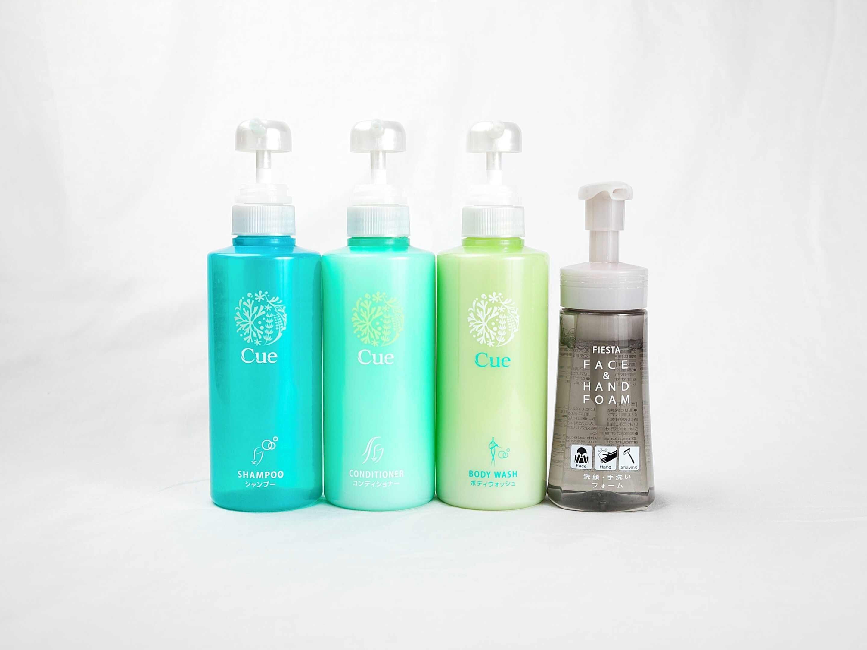 combined shower/bathtub, free toiletries, hair dryer, slippers