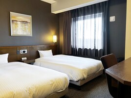 Escritorio, wifi gratis, ropa de cama