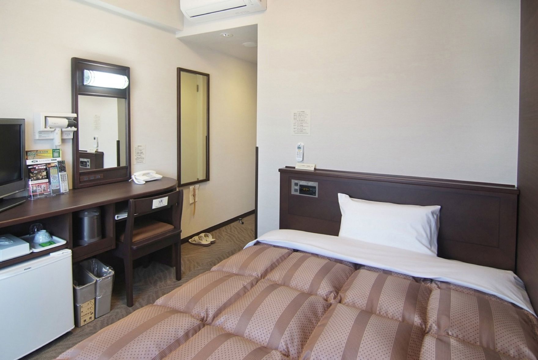 Desk, free WiFi, bed sheets