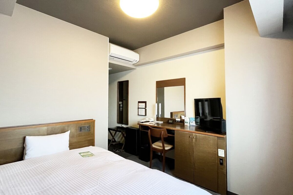 Desk, WiFi (free), bed sheets