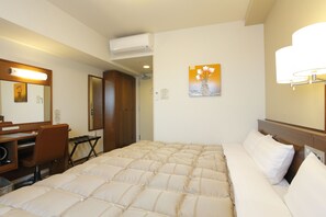 Desk, free WiFi, bed sheets - Hotel Route Inn Ichinomiya Ekimae (Ichinomiya)