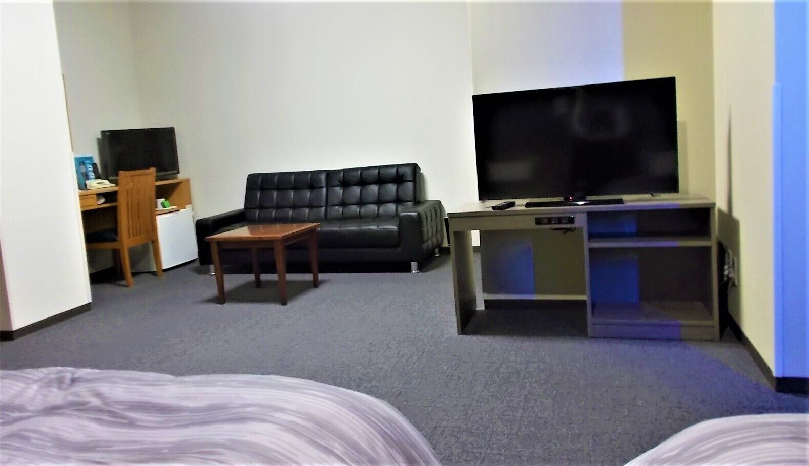 Desk, free WiFi, bed sheets