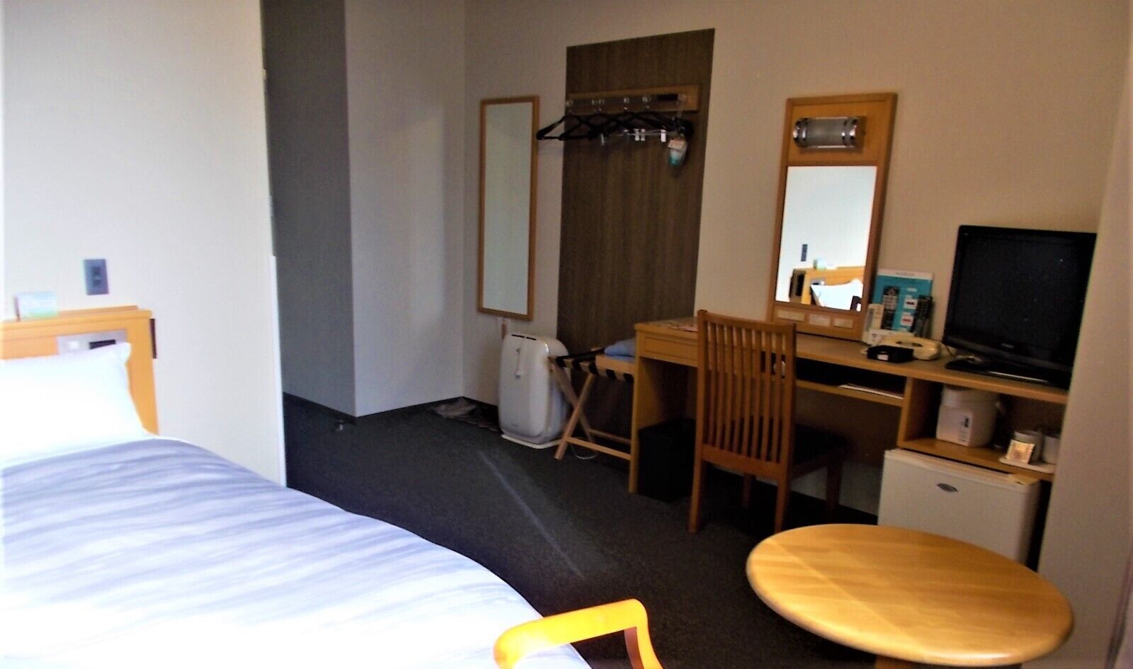 Desk, free WiFi, bed sheets