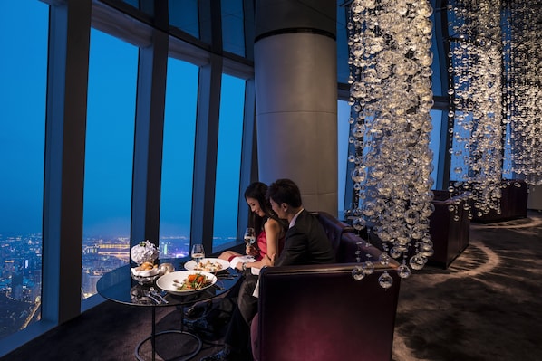 5 restaurants, breakfast, lunch, dinner served; Asian cuisine