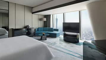 Superior King Room with Canton Tower View | Premium bedding, down comforters, minibar, in-room safe