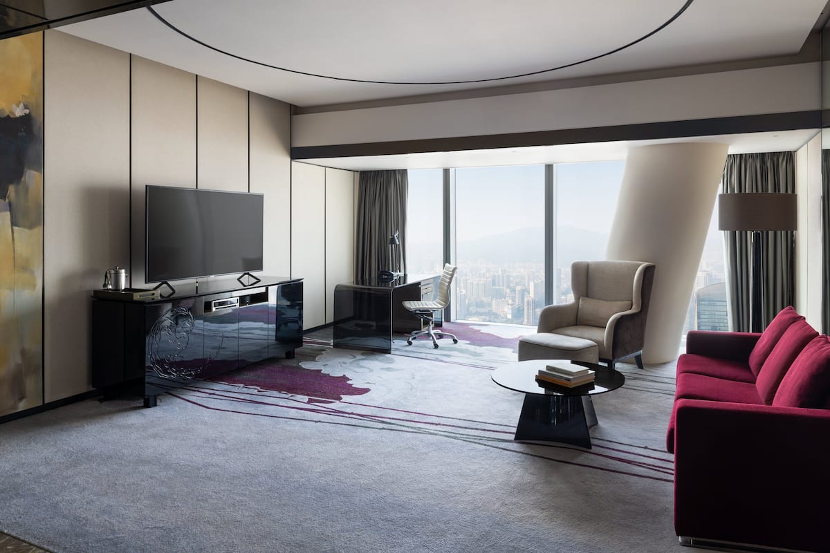 Deluxe suite, 1 kingsize bed, toegang tot de clublounge | Luxe beddengoed, donzen dekbedden, een minibar, een kluis op de kamer