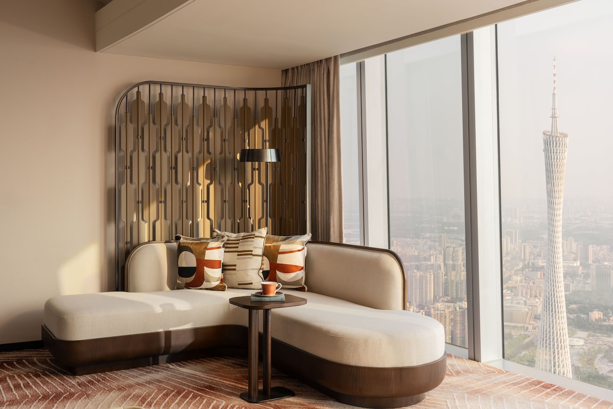 套房 (Canton Tower View) | 高級寢具、羽絨被、迷你吧、客房內保險箱