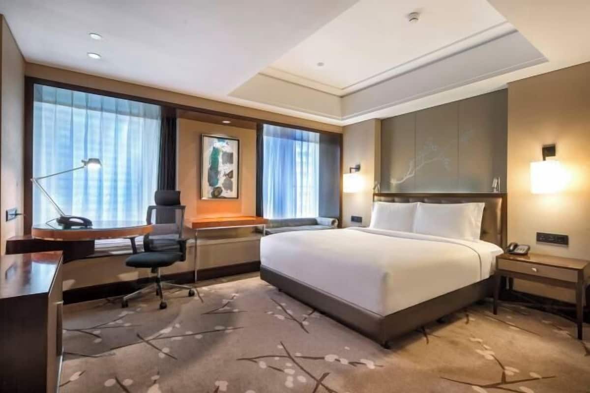 1 bedroom, premium bedding, down duvets, in-room safe