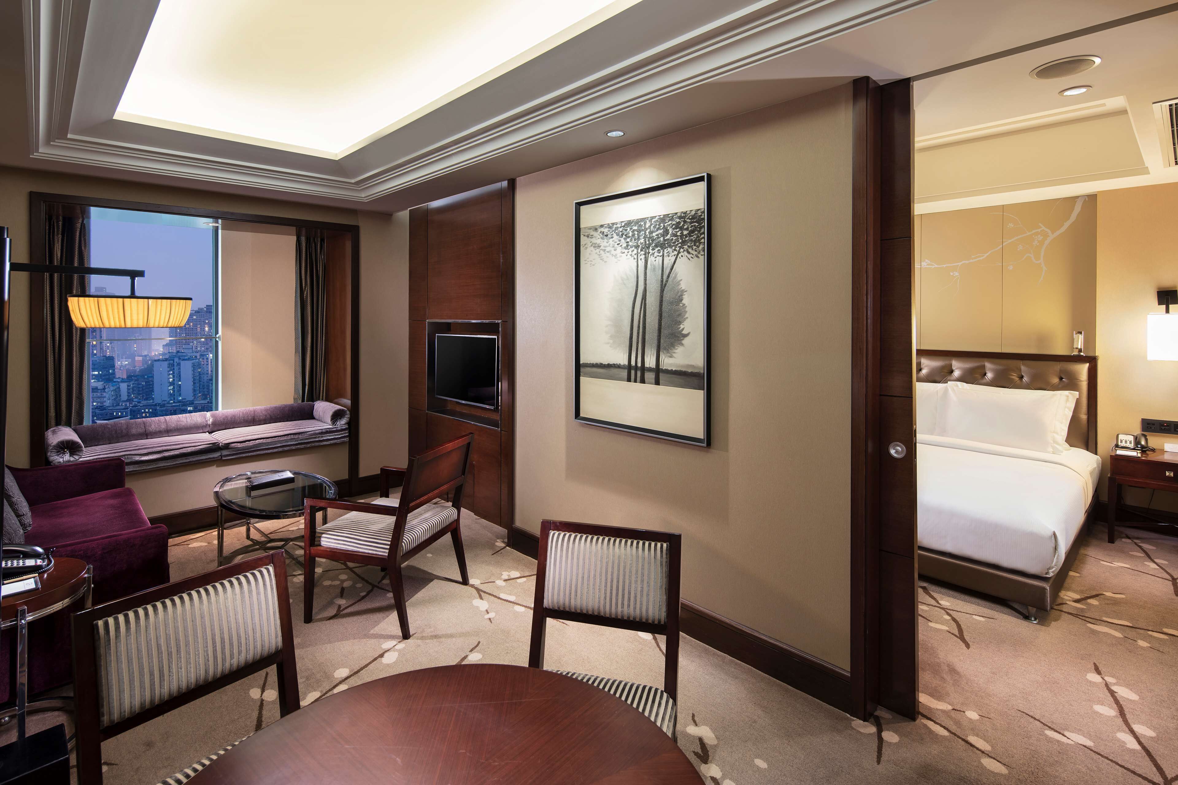 King Junior Suite | 1 bedroom, premium bedding, down comforters, in-room safe